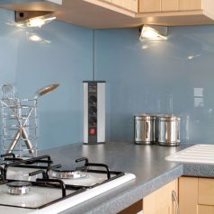   Sarokelosztó - kapcsolós - 3 x 250V, 16A - 2 x USB, 2,1A - alumínium ház 