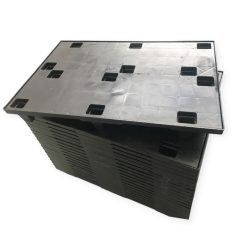 Műanyag, zárt, egyutas raklap, 12 lábbal 1200x800